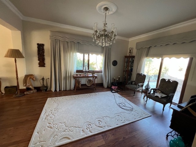 Villa for Sale with Sea View on Iskele Bosphorus ** 