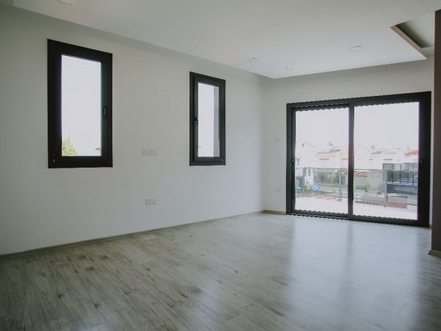 Long Beach, İskele'de Satılık 3+1 Deniz Manzaralı Triplex Villalar