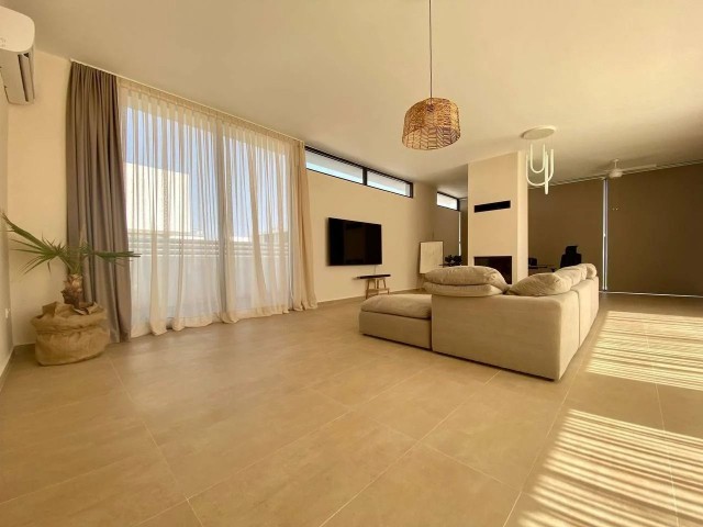 3 bedrooms 3 bath Emrald villas 