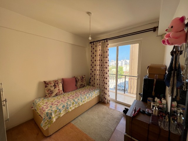 Mağusa çanakkele bölgesinde noyanlar apartmanında satılık 2+1 ful eşyalı daire