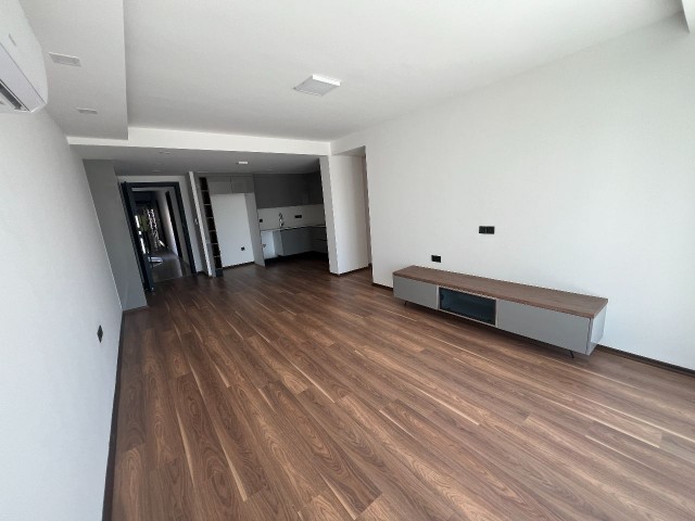 2+1 brandneue Wohnung mit dem größten Balkon im 2. Stock, die entweder zum Wohnen oder als Büro genutzt werden kann, im SKY Sakarya-Projekt, dem neuen Favoriten von Famagusta.