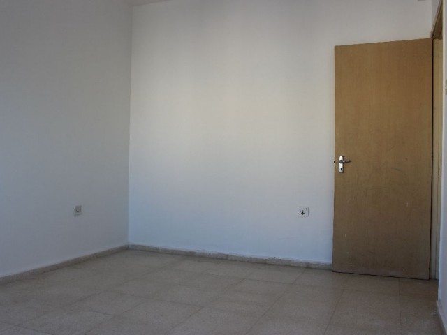 CHEAP! 3 bedroom flat in Tuzla, Famagusta. 5 minutes to the beach or city. Value