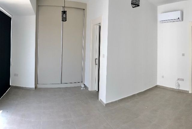 LEFKOŞA GÖNYELİ 'de FULL EŞYALI, YENİ, EN-SUİTE 1+1 DAİRE !