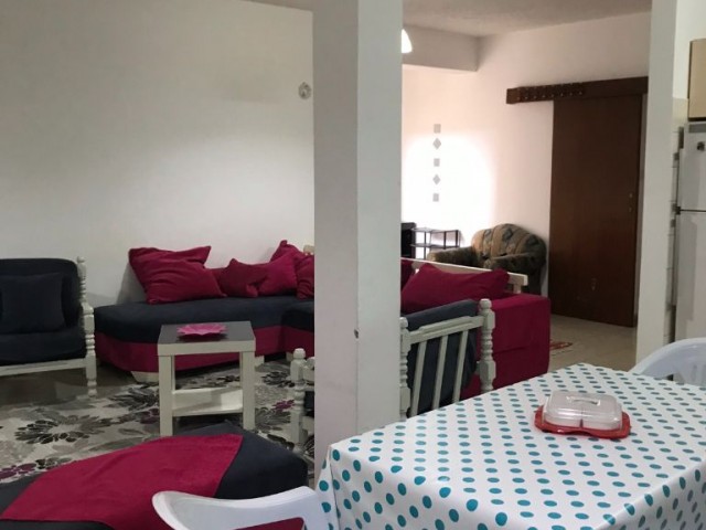 Küçük Kaymaklı'da Otobüs Duraklarına Çok  Yakın Full Eşyalı 3+1 Kiralık Daire