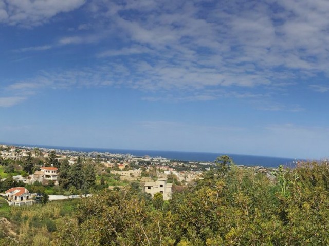 Großes Grundstück mit herrlichem Blick auf das offene Meer, die Berge, die Natur und das Kloster in der Nähe von 5 Hektar in Bellapais ** 