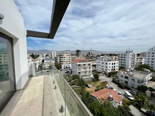 2+1 hochwertige, moderne, geräumige 2+1 PENTHOUSE-Wohnung am Strand von Nikosia ! ** 