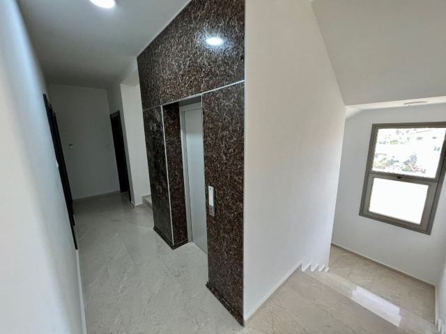 LEFKOŞA YENİKENT 'de HAVUZLU, TÜRK KOÇANLI, 2+1 EN-SUITE PENTHOUSE DAİRE !