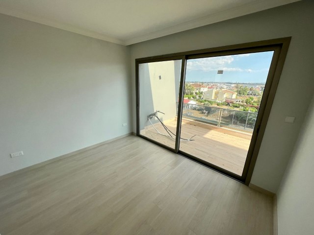 LEFKOŞA YENİKENT 'de HAVUZLU, TÜRK KOÇANLI, 2+1 EN-SUITE PENTHOUSE DAİRE !