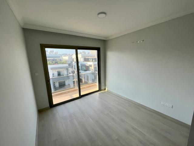 LEFKOŞA YENİKENT 'de HAVUZLU, TÜRK KOÇANLI, GENİŞ TERASLI, 2+1 EN-SUITE PENTHOUSE DAİRE !