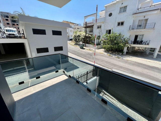 2+1 Wohnung mit Gemeinschaftspool, Berg-und Meerblick im Zentrum von Kyrenia ! ** 