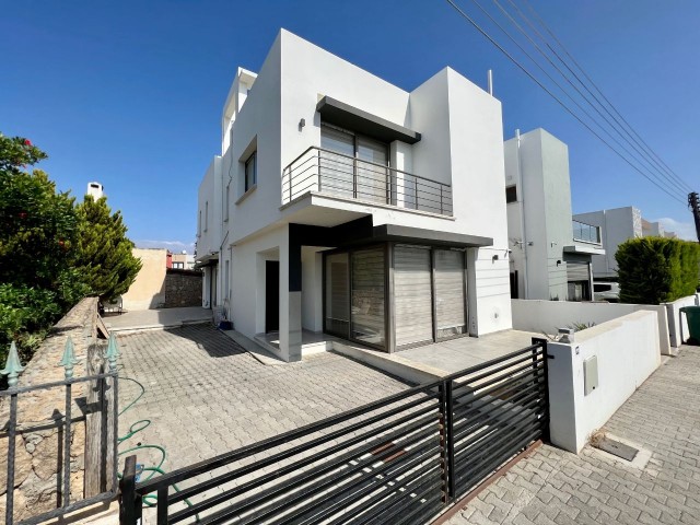 3+1 VOLLSTÄNDIG MÖBLIERTE TÜRKISCHE VILLA IN NICOSIA YENİKENT, MEHRWERTSTEUER UND TRANSFORMATOR BEZAHLT!