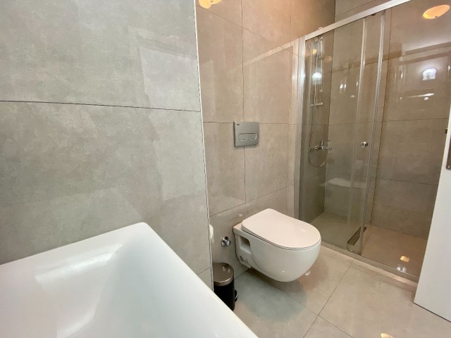 Girne Merkez'de Büyüleyici Dağ Ve Deniz Manzaralı 3+1 Kiralık Penthouse