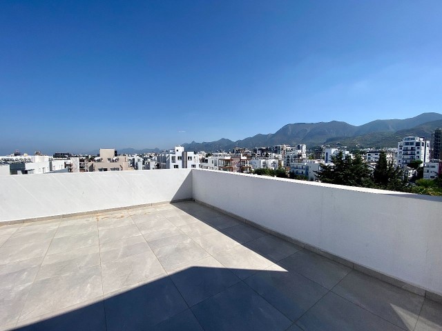 3+1 Penthouse zu vermieten mit faszinierendem Berg- und Meerblick im Zentrum von Kyrenia