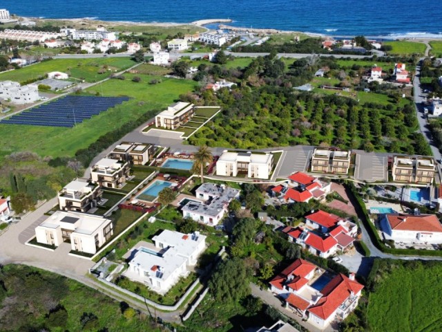Girne'nin En Huzurlu Bölgesi Olan Lapta'da Deniz Manzaralı ve Ortak Havuzlu 2+1 Projeden Satılık Daireler