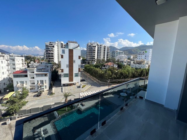 2+1 VOLLSTÄNDIG MÖBLIERTE, NEUE WOHNWOHNUNG MIT BERG- UND MEERBLICK IM OBEREN KYRENIA!