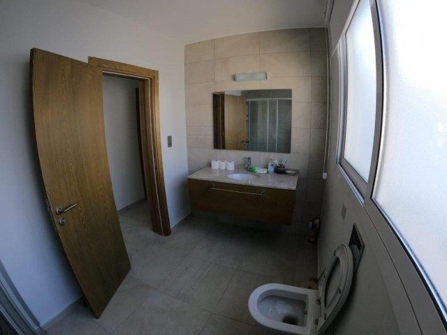 Квартира 2+1 в аренду с видом на море в Алсанджаке, Кирения