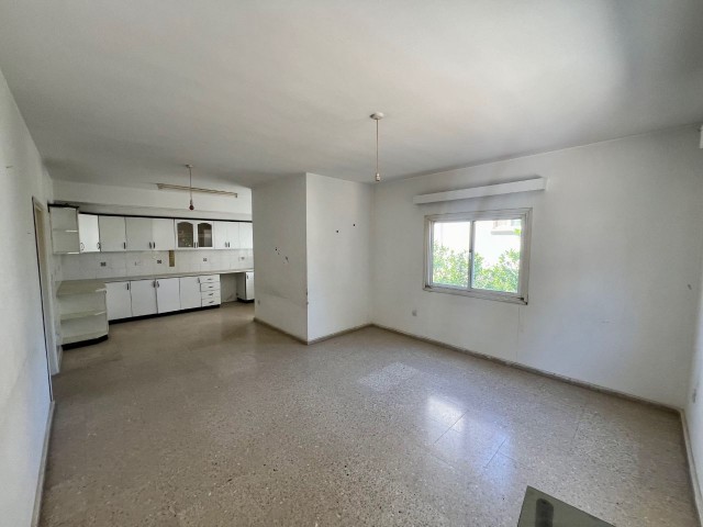 3+1 SPACIOUS FLAT IN CENTRAL LOCATION IN NICOSIA YENIŞEHİR!