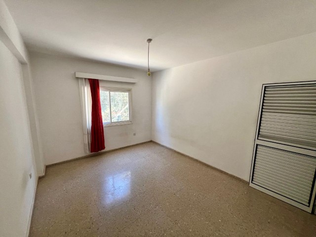 3+1 SPACIOUS FLAT IN CENTRAL LOCATION IN NICOSIA YENIŞEHİR!