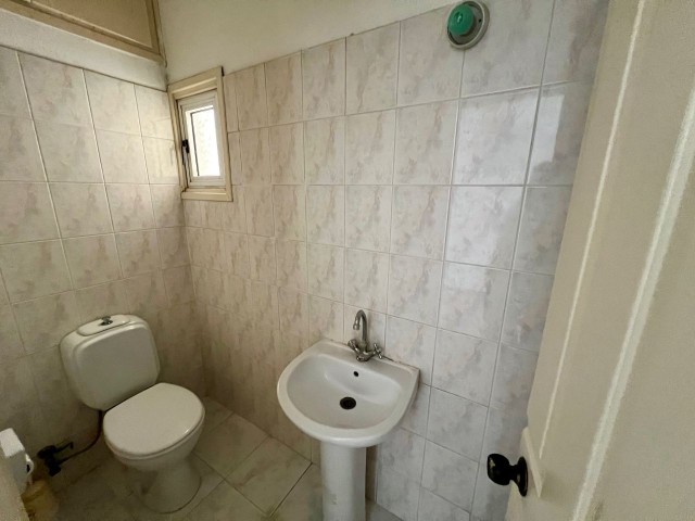 3+1 SPACIOUS FLAT IN CENTRAL LOCATION IN NICOSIA YENIŞEHİR!