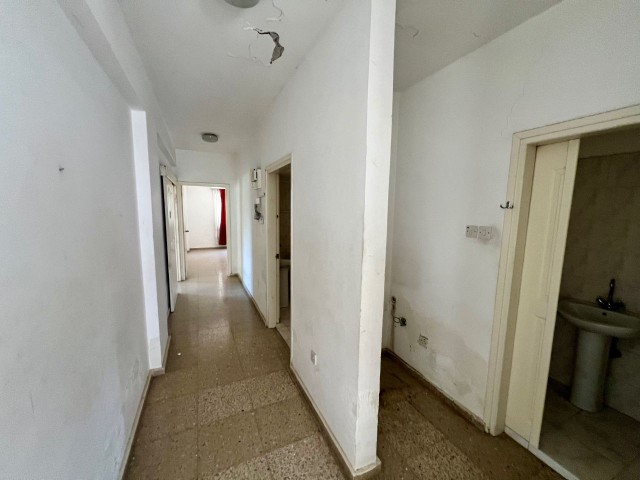 3+1 SPACIOUS FLAT IN CENTRAL LOCATION IN NICOSIA YENIŞEHİR!