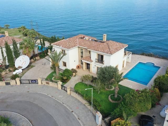 ESENTEPE SEA-FRONT 4+1 VILLA WITH PRIVATE POOL