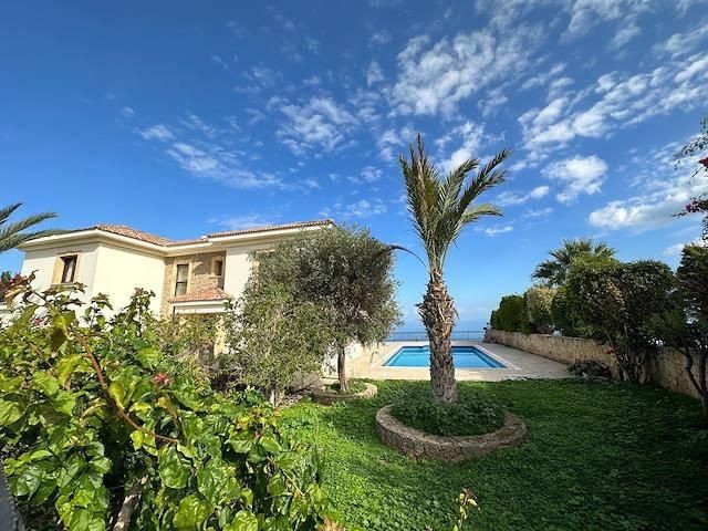 ESENTEPE 4+1 VILLA AM MEER MIT PRIVATEM POOL