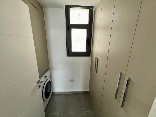 2+1 KOMPLETT MÖBLIERTE LUXUS-PENTHOUSE-WOHNUNG IN OMAĞ IN METEHAN, NIKOSIA!