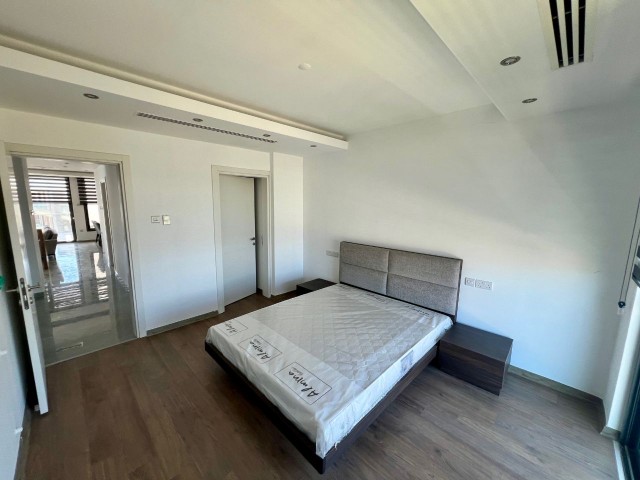 2+1 KOMPLETT MÖBLIERTE LUXUS-PENTHOUSE-WOHNUNG IN OMAĞ IN METEHAN, NIKOSIA!