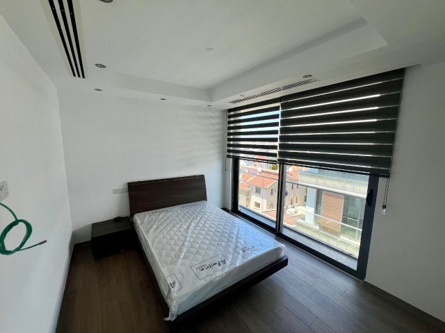 2+1 KOMPLETT MÖBLIERTE LUXUS-PENTHOUSE-WOHNUNG IN OMAĞ IN METEHAN, NIKOSIA!