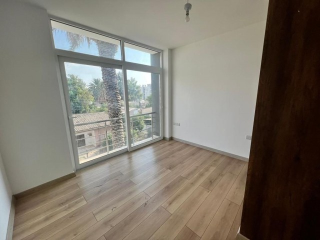 KUCUK KAYMAKLI 2+1 MEDIUM FLOOR CLEAN FLAT FOR SALE