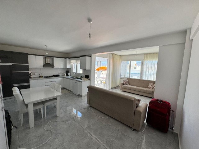 KUCUK KAYMAKLI SATILIK FULL ESYALI MERKEZI LOKASYONDA TEMIZ MANZARALI 2+1 PENTHOUSE DAIRE