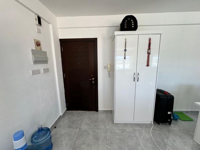 KUCUK KAYMAKLI SATILIK FULL ESYALI MERKEZI LOKASYONDA TEMIZ MANZARALI 2+1 PENTHOUSE DAIRE