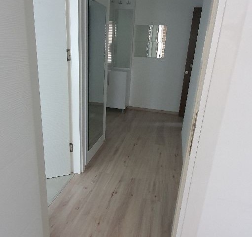 VOLL MÖBLIERTE WOHNUNG IM ZENTRUM VON KYRENIA 2 + 1 ** 