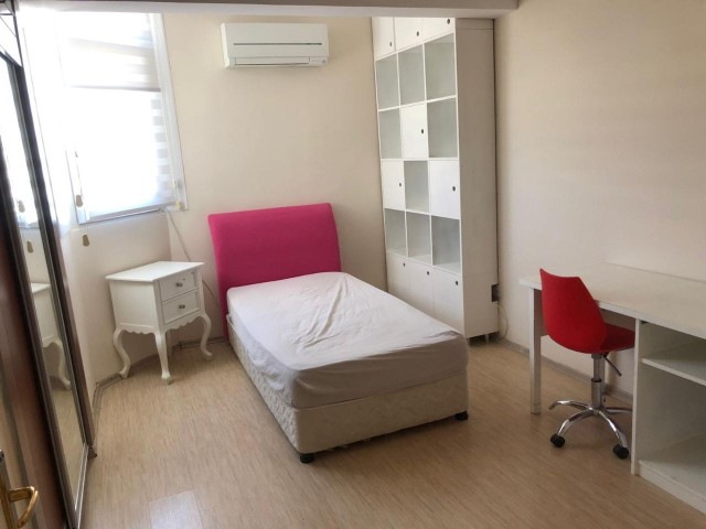 3-1 large fully furnished flat in the center of Kyrenia ** 