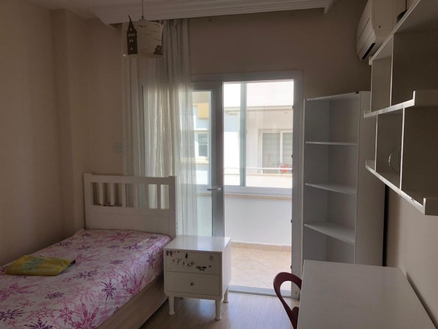 3-1 large fully furnished flat in the center of Kyrenia ** 