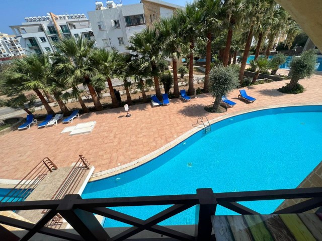 Rental flat in the center of Kyrenia in a decent clean patalena site surrounded by pools on all four sides with 24-hour private security, earthquake-tested, 600 pounds sterling fee included. 05338445618