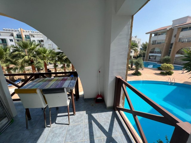 Rental flat in the center of Kyrenia in a decent clean patalena site surrounded by pools on all four sides with 24-hour private security, earthquake-tested, 600 pounds sterling fee included. 05338445618