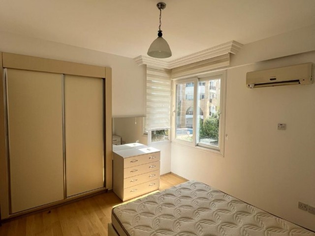 Rental flat in the center of Kyrenia in a decent clean patalena site surrounded by pools on all four sides with 24-hour private security, earthquake-tested, 600 pounds sterling fee included. 05338445618