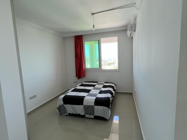 Einzigartige Maisonette-Penthouse-Wohnung im 9. und 10. Stock eines 10-stöckigen Gebäudes im Zentrum von Kyrenia, die ein ruhiges Leben mit Panoramablick auf ganz Kyrenia und sichere Nachbarn mit Aufzügen bietet. 05338445618