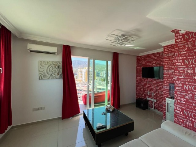 Einzigartige Maisonette-Penthouse-Wohnung im 9. und 10. Stock eines 10-stöckigen Gebäudes im Zentrum von Kyrenia, die ein ruhiges Leben mit Panoramablick auf ganz Kyrenia und sichere Nachbarn mit Aufzügen bietet. 05338445618