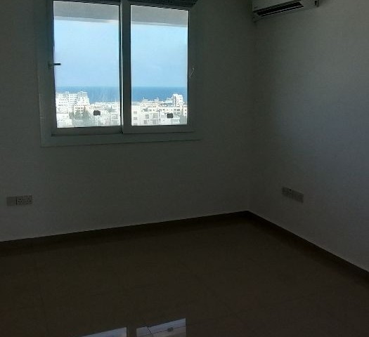 Girne merkezde pia bella hotel yanında 10 katlı binanın 9. Ve 10. Katında dubleks penthouse ister eşyalı ister eşyasız her türlü iş sektörüne uygun kiralık ofis.. 05338445618