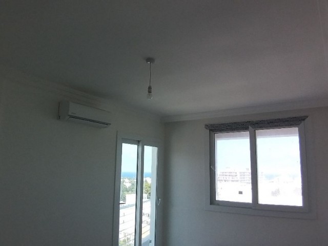 Duplex-Penthouse neben dem Pia Bella Hotel im Zentrum von Kyrenia, möbliertes oder unmöbliertes Büro zur Miete, geeignet für alle Arten von Geschäftsbereichen. 05338445618