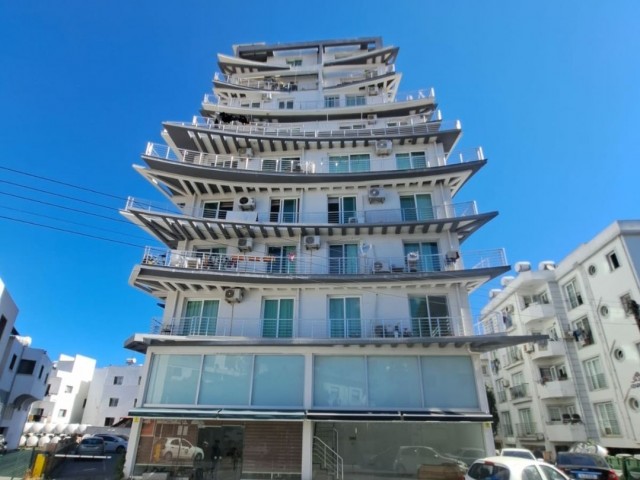 Duplex-Penthouse neben dem Pia Bella Hotel im Zentrum von Kyrenia, möbliertes oder unmöbliertes Büro zur Miete, geeignet für alle Arten von Geschäftsbereichen. 05338445618