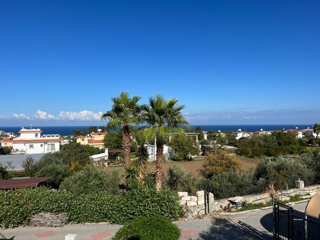 A peaceful living space in the middle of the city with mountain and sea views, 3+1 fully furnished rooms with a pool and a large garden, but with unprecedented tranquility in Alsancak. Monthly rent is 1300 pounds. 05338445618