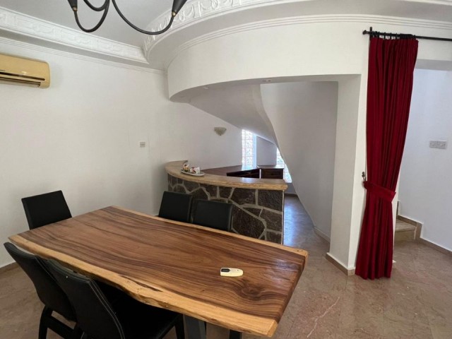 A peaceful living space in the middle of the city with mountain and sea views, 3+1 fully furnished rooms with a pool and a large garden, but with unprecedented tranquility in Alsancak. Monthly rent is 1300 pounds. 05338445618