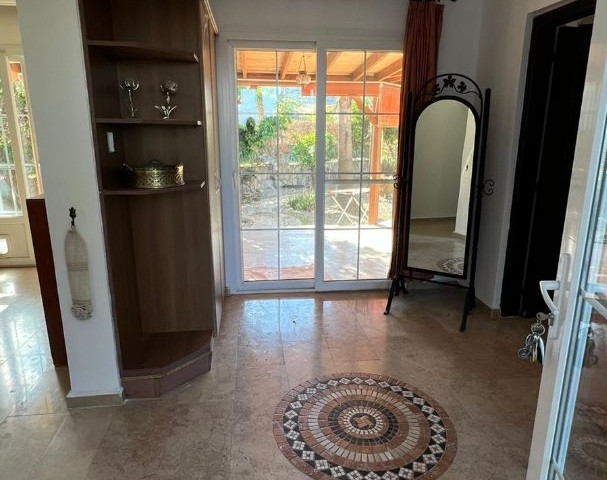 A peaceful living space in the middle of the city with mountain and sea views, 3+1 fully furnished rooms with a pool and a large garden, but with unprecedented tranquility in Alsancak. Monthly rent is 1300 pounds. 05338445618