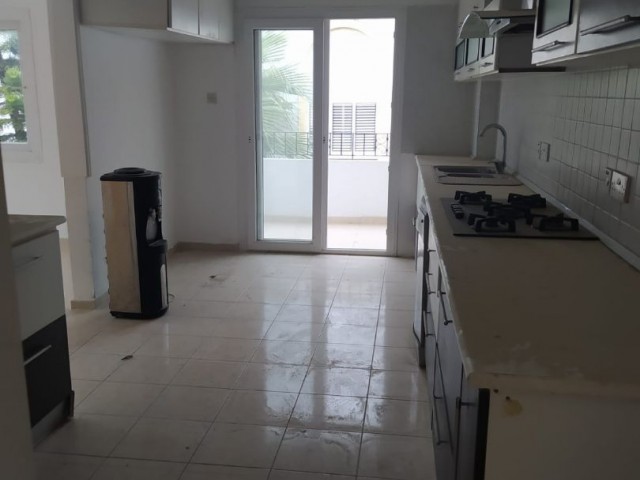 Girne Merkezde Uygun Fiyatlı Satılık 3+1 Penthouse Daire  REF838