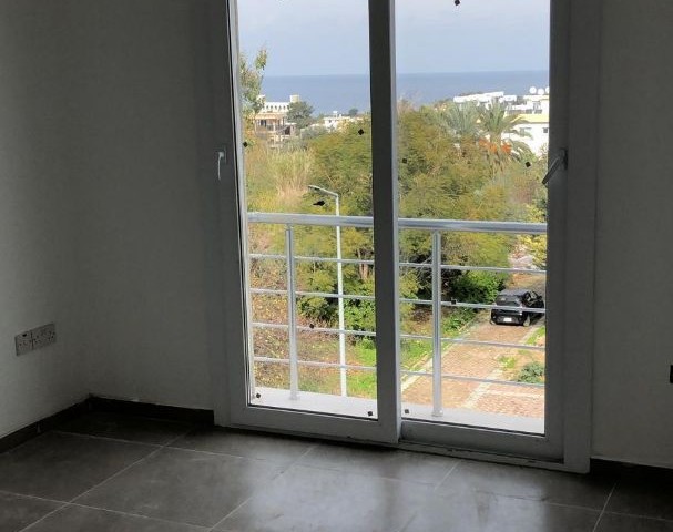 GİRNE LAPTA  MERKEZDE 2+1 SATILIK DAİRE 