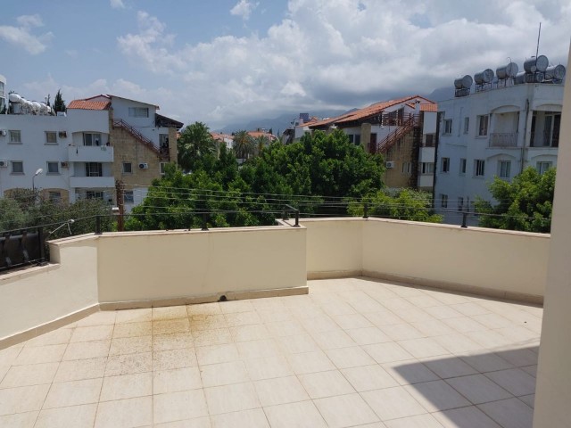 GİRNE'DE  PATARA SİTESİNİN ARKASINDA SATILIK 3+1 PENTHOUSE 