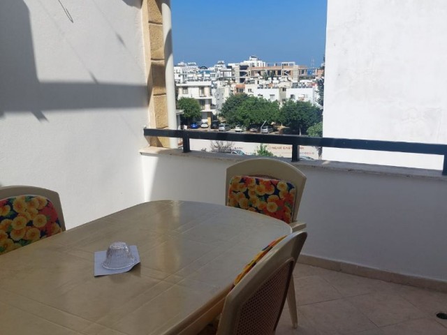 ATEMBERAUBENDES 3+1 PENTHOUSE ZUM VERKAUF IM KYRENIA CENTER